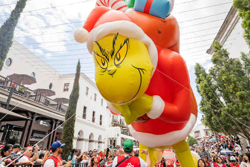 Coca-Cola, Navidad, Desfile de Globos Gigantes, compartir, Santa Claus, familias, Ciudad Cayalá, Guatemala, Soy502
