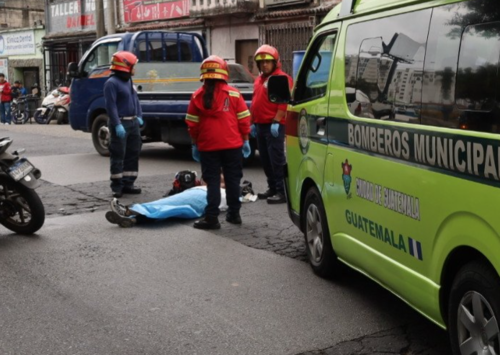Espectadores del fatal accidente indicaron que el bus se dio a la fuga. (Foto: Bomberos Municipales)
