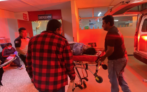 Uno de los pacientes ingresó al cuarto de shock debido a sus heridas. (Foto: Bernardo Montúfar)
