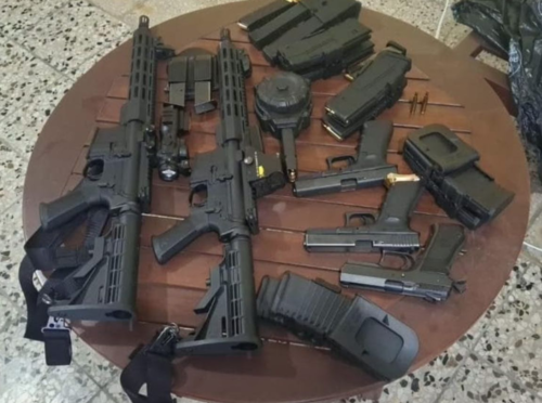 Por los indicios localizados se presume que los detenidos facilitan armas y municiones a grupos criminales. (Foto: PNC)