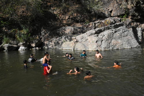 En la poza El Carrizo hay varias pendientes que son aprovechadas para lanzarse al agua. (Foto: Nehemías Gutiérrez/Colaborador)