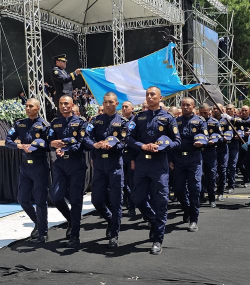 En los planes del Mingob está graduar más agentes de la PNC. (Foto: PNC)