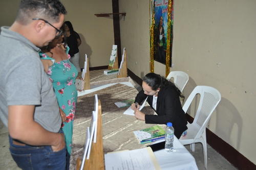 La autora realizó una firma de autógrafos en la presentación de su obra hace algunas semanas. (Foto: Élfego Escobar/Colaborador)