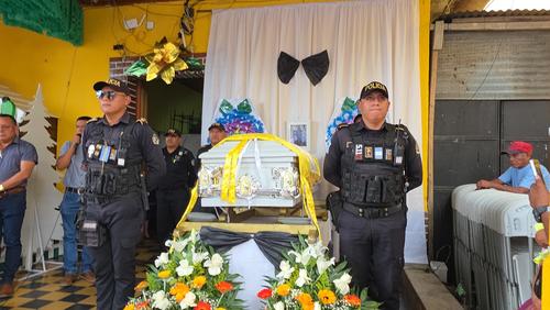 Los restos de Jorge Agustín Zapeta son velados en Santo Tomás La Unión, Suchitepéquez. (Foto: Surama Rodas/Colaboradora)