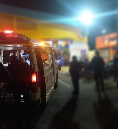 El herido fue estabilizado y trasladado a un centro asistencial. (Foto: Bomberos Voluntarios)