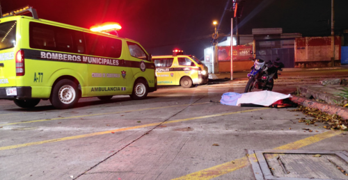 El cuerpo fue trasladado posteriormente para los análisis forenses de ley. (Foto: Bomberos Municipales)