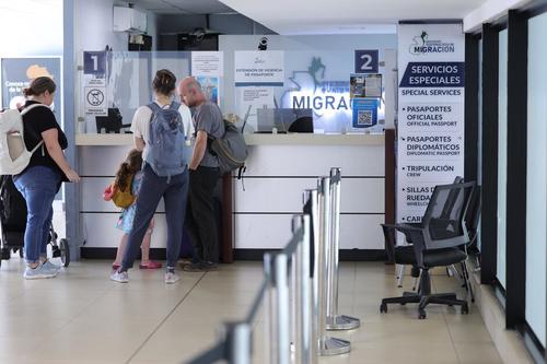 Tienes la opción de viajar a alguna sede permanente para emitir tu pasaporte. (Foto: Migración Guate)