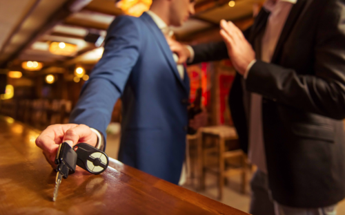 Fomentar figuras de apoyo mutuo en los grupos sociales es la recomendación principal de los expertos en seguridad ciudadana. (Foto ilustrativa: Shutterstock)