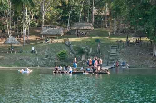Al bañarse en la laguna, se deben tomar precauciones. (Foto: Archivo)