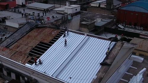 Reparaciones en el techo del Hemiciclo. (Foto: Organismo Legislativo/Soy502)