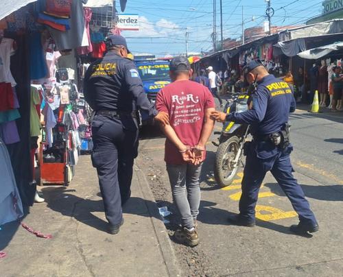 El presunto estafador fue identificado como José "N". (Foto: PNC)