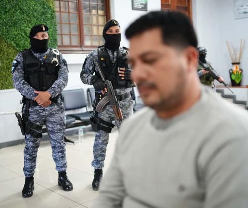 Este jueves se ejecutó la extradición del "Pupusita" hacia Estados Unidos. (Foto: Mingob)