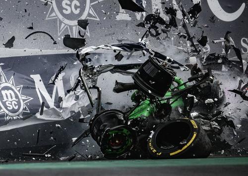 El vehículo quedó con severos daños tras el impacto. (Foto: DPPI Images)