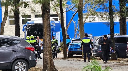 El bus que trasladará a la Selección Nacional al estadio El Trébol ya se encuentra listo. (Foto: Estuardo Paredes/Soy502)