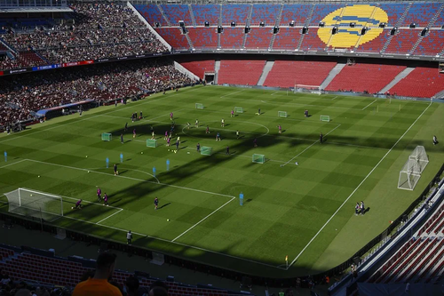 A comienzos de este mes, los jugadores entrenaron en el estadio ante la presencia de miles de espectadores. (Foto: RR. SS.)