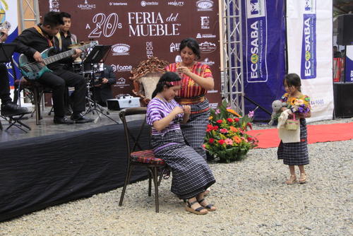 También hubo participación de un grupo de danza que dramatizó la despedida de la novia originaria de San Juan Sacatepéquez. (Foto: Mario Equité/Colaborador)