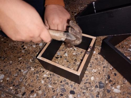 Reutilizar madera para repisas es una opción adecuada para evitar el desorden. (Foto: Manuel Peralta/Colaborador)