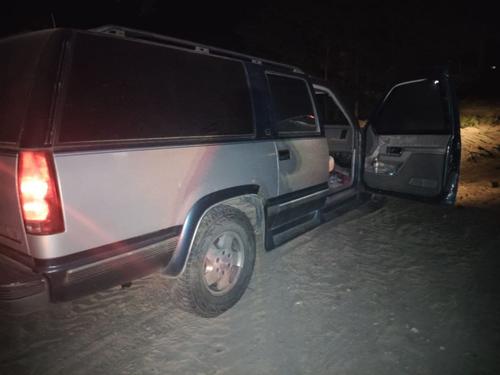 Luego de una persecución policial autoridades lograron el decomiso de una camioneta blindada, dos chalecos antibalas, y un Arma De Fuego Tipo Fusil, Posiblemente Calibre 223. (Foto: Nuestro Diario)
