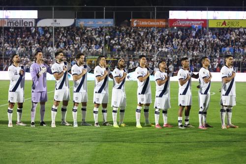 Los jugadores están contentos con el trabajo de Tena y espera que la Fedefut le renueve el contrato. (Foto: Juan Mijangos)