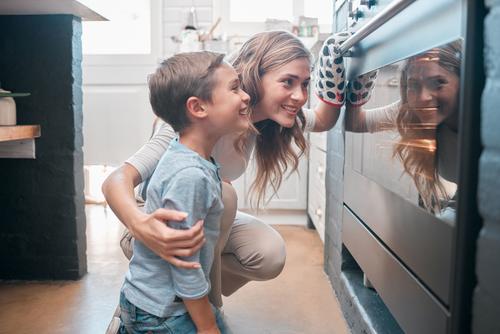 Las galletas recién horneadas llenan el hogar con aroma a Navidad. (Foto: Shutterstock)