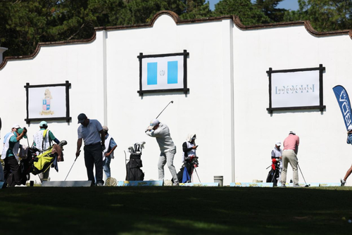 Más de 100 golfistas, tomaron la salida este viernes, para participar en el cuarto día de competencia, del máximo torneo de golf en Guatemala. (FOTO: Saulo López / ASOGOLF)