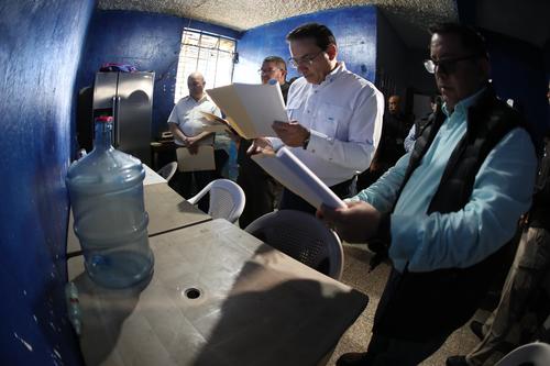 Parte del recorrido a cargo del ministro Marco Antonio Villeda por el Centro Preventivo de la zona 18. (Foto: Mingob/Soy502)