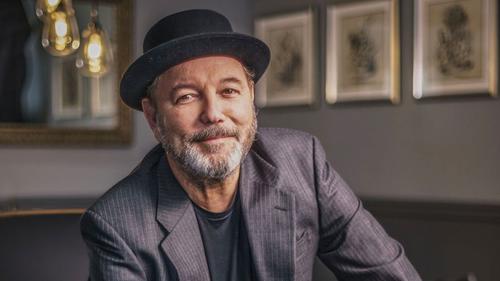 Rubén Blades fue clave en la traducción y la fonética del tema. (Foto: X)