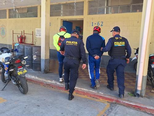 Según la versión de la víctimas los hermanos reaccionaron con violencia al no permitirles el paso en una calle en remodelación. (Foto: PNC)