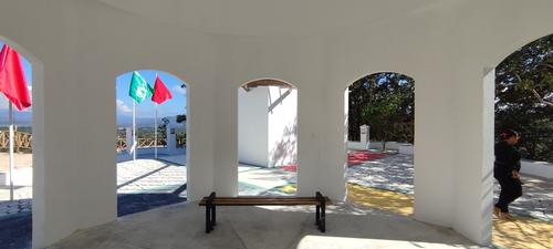 Los visitantes pueden disfrutar de una estadía agradable sobre las bancas de la segunda cúpula. (Foto: Luis Enrique Padilla/Colaborador)