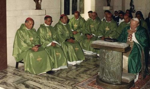 Ejercía la presidencia de la Conferencia Episcopal de Guatemala cuando fue la primera visita de Juan Pablo II, en 1983. (Foto: RR SS)