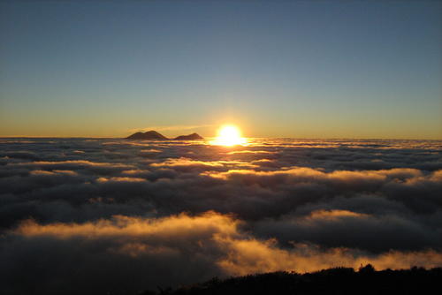 Vista del atardecer desde la cima del volcán. (Foto: Alfonso Guárquez/Colaborador)