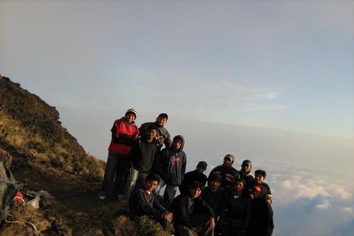 Desde la cima, los excursionistas disfrutan la vista de los volcanes. (Foto: Alfonso Guárquez/Colaborador)