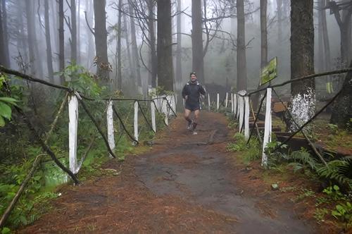Visitantes recorren los senderos ecológicos del Parque Quetzalí. (Foto: Josué Ardeano/Colaborador)