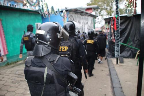 Además de la toma de datos biométricos se realizaron requisas para constatar que no hubieran irregularidades. (Foto: PNC)