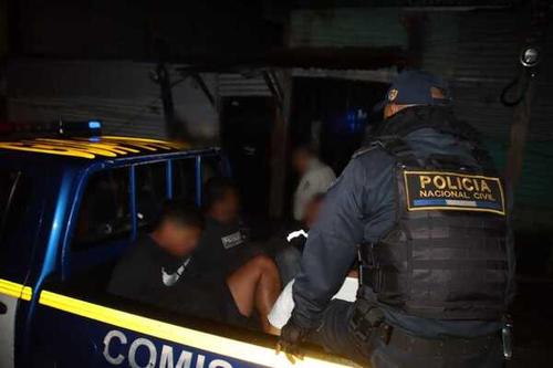 Los cinco presuntos pandilleros fueron aprehendidos y trasladados al Juzgado correspondiente. (Foto: PNC)