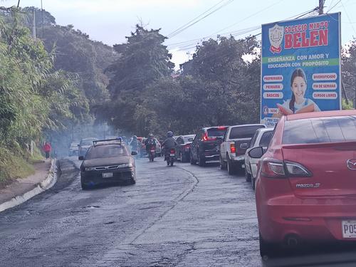 Usuarios reportan tránsito detenido por más de una hora en un sector de zona 6 de Mixco. (Foto: cortesía)
