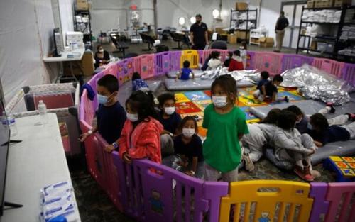 Usualmente los niños no acompañados permanecen bajo custodia federal en albergues. (Foto: Univisión)