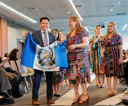 indumentaria maya parís 2