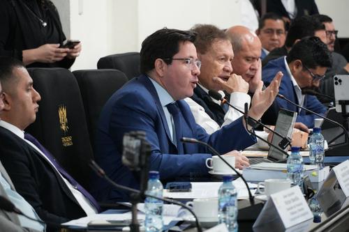 El diputado Julio Héctor Estrada cuestionó los criterios aplicados en el CIV para priorizar los proyectos viales. (Foto: Wilder López/Soy502)