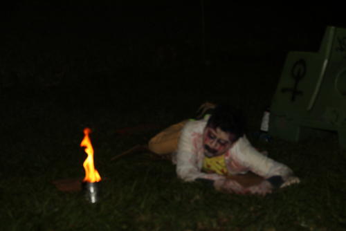 Algunos aseguran que la mujer de blanco provoca los accidentes como los de la Vuelta al Chilero. (Foto: cortesía El Duende del Ático)