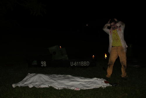 Los conductores pierden el control al encontrarse con la mujer de blanco. (Foto: cortesía El Duende del Ático)