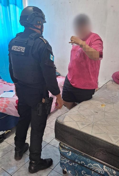 Un hombre de nacionalidad colombiana permanecía en cautiverios en un sector de Mixco. (Foto: PNC)
