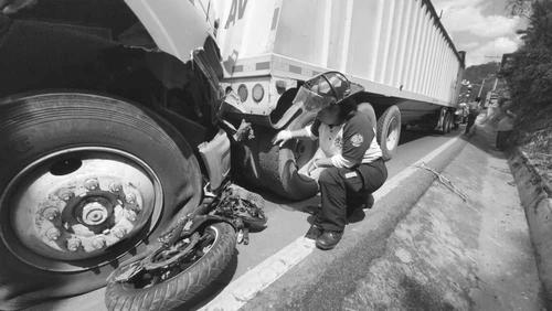 Una persona de 29 años falleció tras el impacto. (Foto: Bomberos Voluntarios)