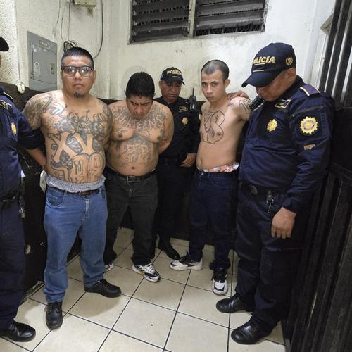 Junto al "El Brown" fueron capturados tres presuntos pandilleros del Barrio 18. (Foto: PNC)