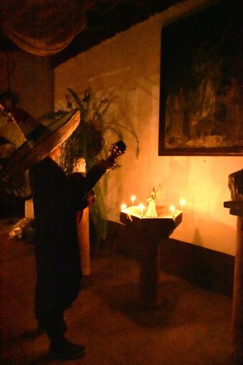 Don Shindo, zapatero y narrador de Santa Cruz del Quiché, mantuvo viva la leyenda del Sombrerón y las tradiciones del Día de Todos los Santos. (Foto: Bernardo Montúfar/Colaborador)