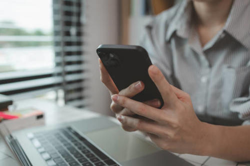 La víctima, al verse presionada denunció el caso a las autoridades. (Foto ilustrativa: istock)