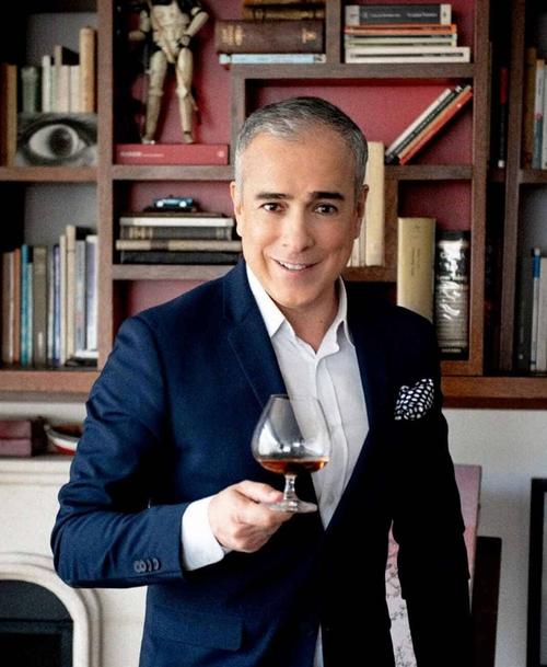 Desde los cómics hasta las novelas, Abello creció rodeado de historias. (Foto: X)