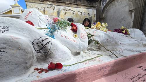 Escriben mensajes para pedir por el amor imposible. (Foto: Erick Colop/Colaborador)