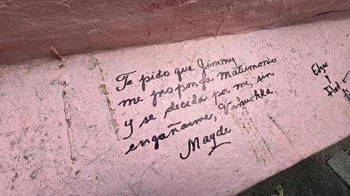 Este tipo de mensajes se leen en la tumba. (Foto: Erick Colop/Colaborador)