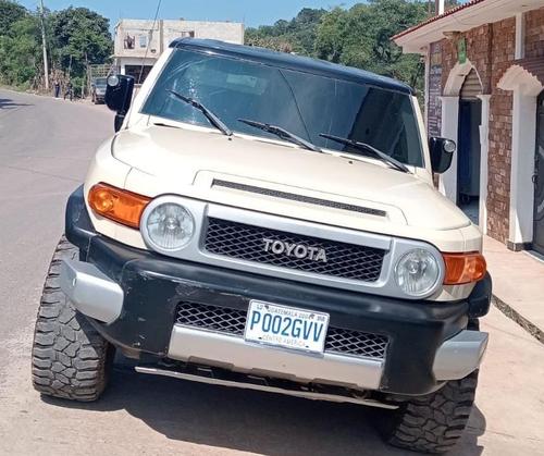 En los allanamientos, el MP también secuestró varios vehículos, que se presume fueron adquiridos con el desfalco al CHN. (Foto: PNC)